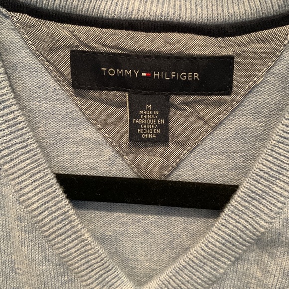 Tommy Hilfiger sweater vest size medium - Picture 3 of 4